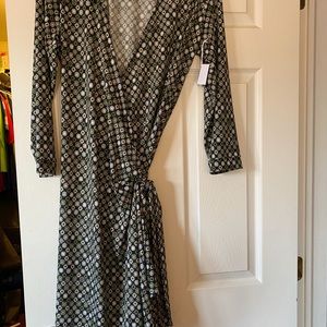 Green, patterned “Dotty” wrap dress. Size large, new with tags.